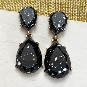 NWOT BLACK AND WHITE DESIGN DROP PIERCED EARRINGS